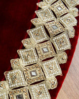 Saia para Árvore de Natal em Veludo Vermelho com Bordado Dourado e Pedrarias - Imagem 2