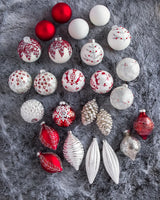 Kit 25 Enfeites para Árvore de Natal Vermelho, Branco e Prata – Coleção Inverno Clássico - Imagem 2