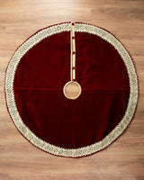 Saia para Árvore de Natal em Veludo Vermelho com Bordado Dourado e Pedrarias - Imagem 3